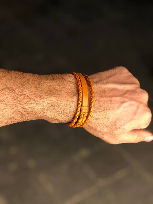 دستبند چرمی عسلی