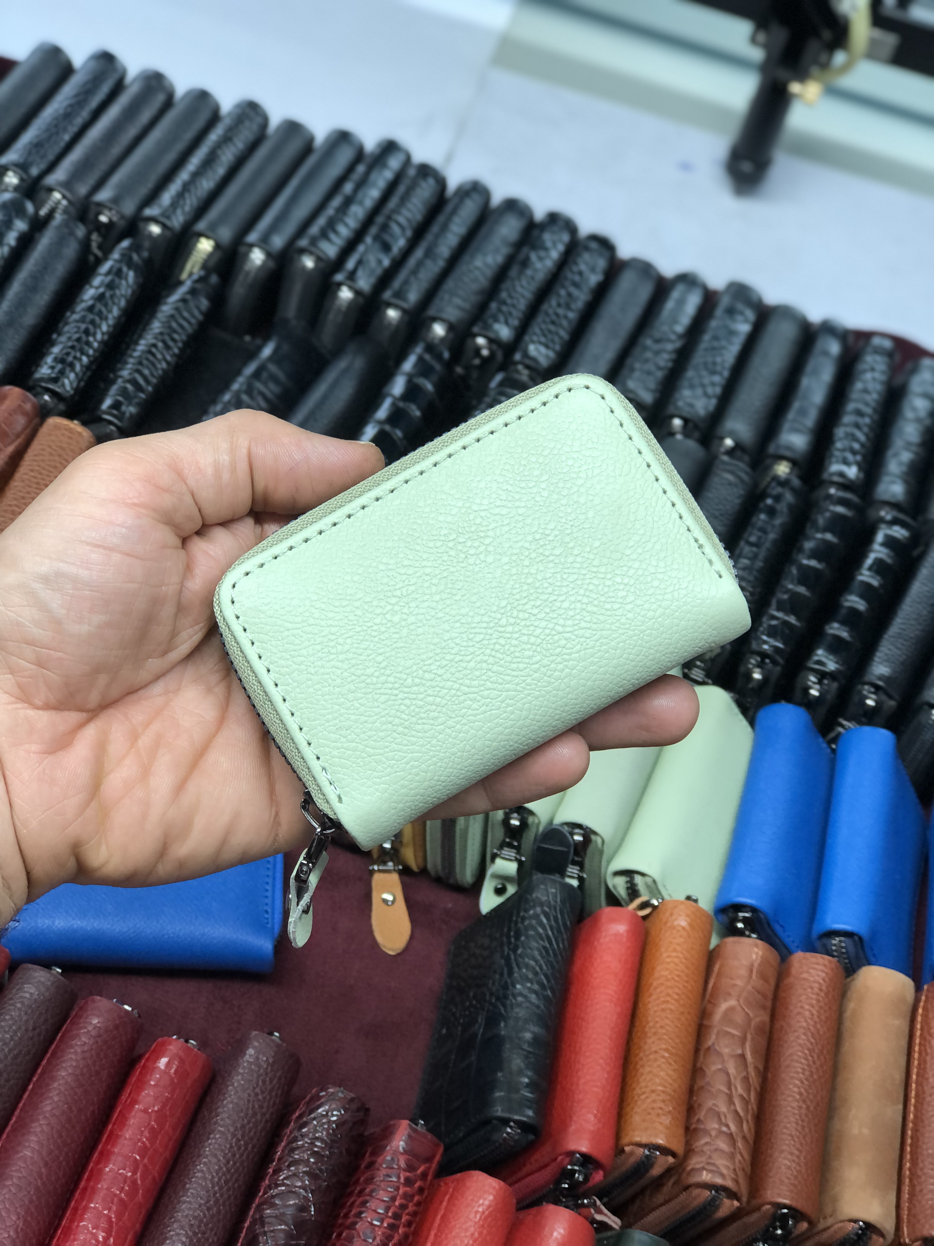 مشکی ساده و طرحدار