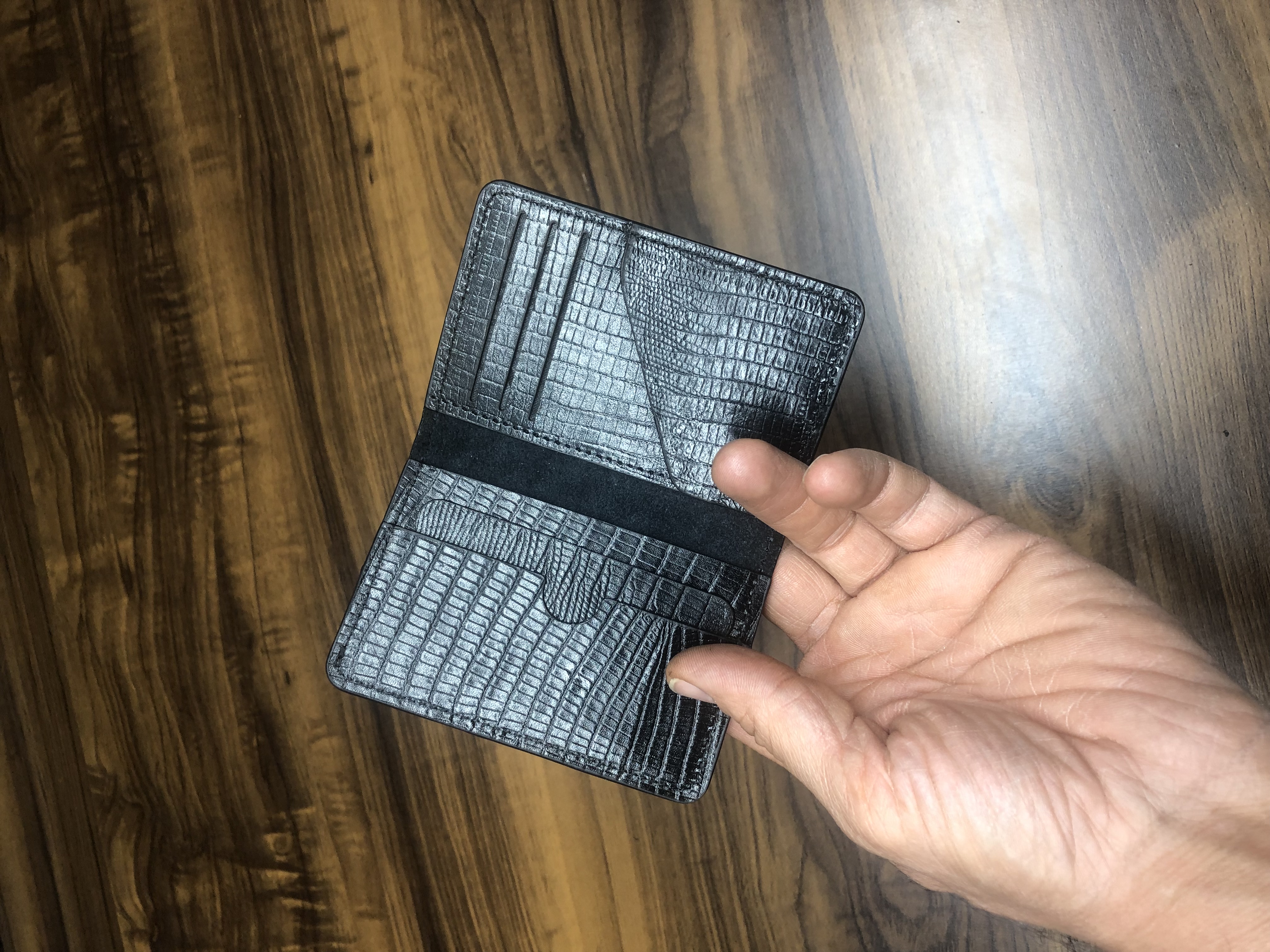 لیزارد مشکی